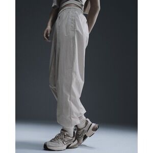 Nike Windbreaker Pants Womens Medium Beige Oversized Mid Rise FV7668 110